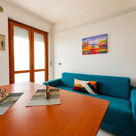 Guesthost - Sea View & Panoramic Terrace شقة *