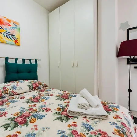 Guesthost - Sea View & Panoramic Terrace شقة *