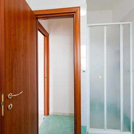 Guesthost - Sea View & Panoramic Terrace شقة *