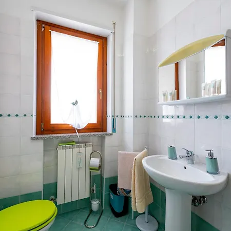 Guesthost - Sea View & Panoramic Terrace شقة *
