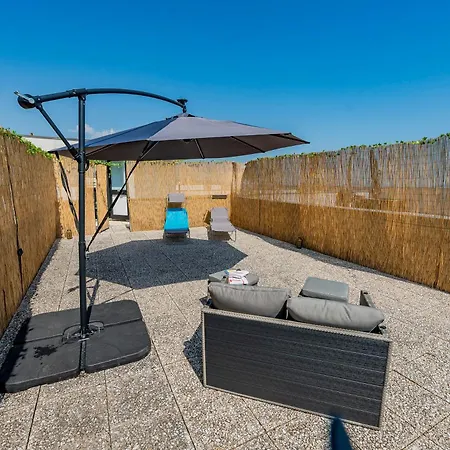 Guesthost - Sea View & Panoramic Terrace شقة Tortoreto