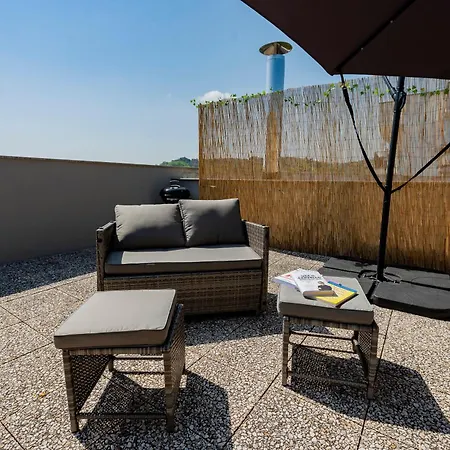 Guesthost - Sea View & Panoramic Terrace شقة