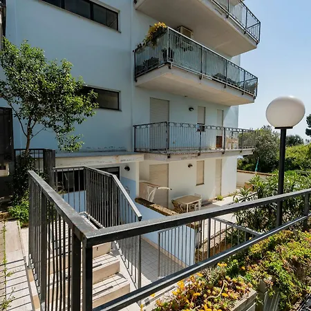 Guesthost - Sea View & Panoramic Terrace شقة